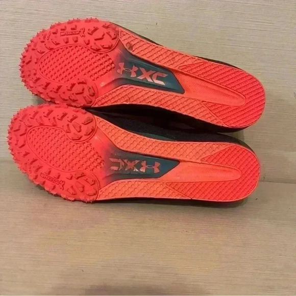 Under Armour Brigade XC Low Spiked Track Running Shoes Sz 10.5 - Picture 6 of 11
